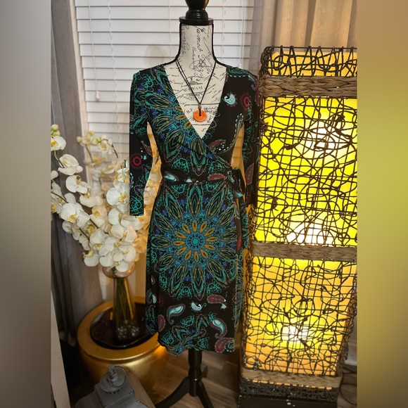 Forever wrap around dress & ceramic necklace. - Picture 9 of 10